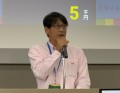 あいさつに立つ濱田会場長