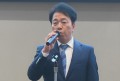セリ前にあいさつを述べる熊﨑社長