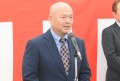 セリ前にあいさつを述べる宮本理事長