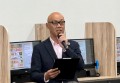 あいさつに立つ紺野会場長