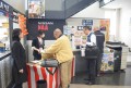 来場記念品で新米詰め放題を実施