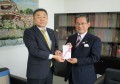 大和郡山市役所で寄付金贈呈式を行った