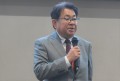 あいさつを述べる横山理事長