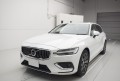 車体に照明の映り込みがない