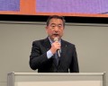 年頭のあいさつに立つ藤田社長