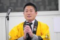 白川青年部会長が会員への感謝の言葉を述べた