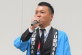 セリ前にあいさつを述べる小野青年部会長
