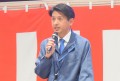 セリ前にあいさつを述べる和田会場長代行　　