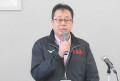 セリ前にあいさつを述べる新井会場長