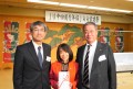 写真左から桑名高知市長と高知ユナイテッドＳＣ山本社長、ＪＵ高知小松豪会長・理事長