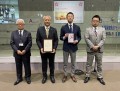 あしなが育英会より感謝状が授与される