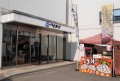 会場前には恒例の「１００円屋台」出店