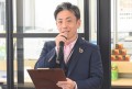 セリ前にあいさつを述べる恒成会場長