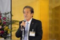 総会の冒頭、あいさつを述べる財藤前会長・理事長