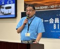 あいさつに立つ千﨑理事長