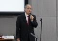 総会冒頭であいさつする小野田会長・理事長
