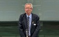 あいさつに立つ鎌田会長・理事長