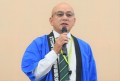セリ前にあいさつを述べる加藤…