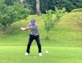 藤井武浩副会長・副理事長のティーショットでゴルフ大会はスタート