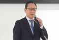セリ前にあいさつを述べる伊藤…