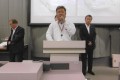 セリ前にあいさつを述…