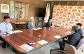 贈呈式では、林市長との懇談の場も設けられた