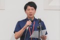 セレモニーであいさつを行う中矢室長