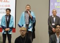 セレモニーで謝辞を述べる佐藤…