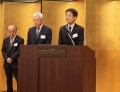 前夜祭であいさつに立つ髙橋会長