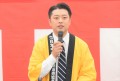 セリ前にあいさつを述…