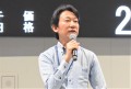 セリ前にあいさつを述べる瀬田…