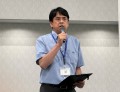 あいさつに立つ堂薗会場長