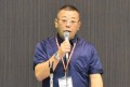 あいさつを述べる柘植取締役
