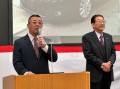 あいさつに立つ柘植取…