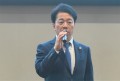 セリ前にあいさつを述…