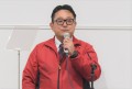 セリ前にあいさつを述べる斉藤社長