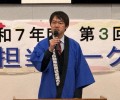 あいさつに立つ篠原部会長
