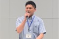 セリ前にあいさつを述べる瀬戸口会場長代行