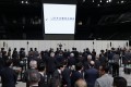 総会後に盛大に懇親会が開催された