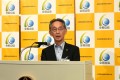 挨拶する全軽自協 赤間俊一会長