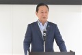 セリ前にあいさつを述べる伊藤社長