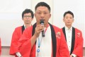 セリ前にあいさつを述べる桒野青年部会長