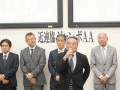 あいさつに立つJUコーポレーションの鈴木副会長