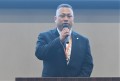 セリ前にあいさつを述べる土川青年部会長