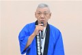 あいさつを述べる吉田流通委員長