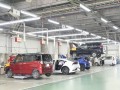 サービス工場はエアコンを完備し働きやすい環境（本社店）