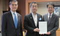 写真左から、柴山衆議院議員、国土交通省佐々木副大臣、髙橋会長