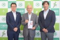 左から新井会場長、城田町長、三宅雅之室長