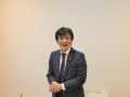 岡小売振興委員長があいさつを述べた