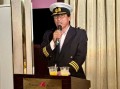 船長姿に扮した濱田会場長が感謝の言葉